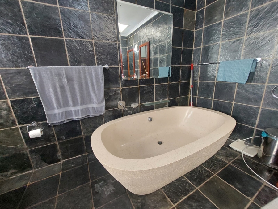 6 Bedroom Property for Sale in Northcliff Gauteng