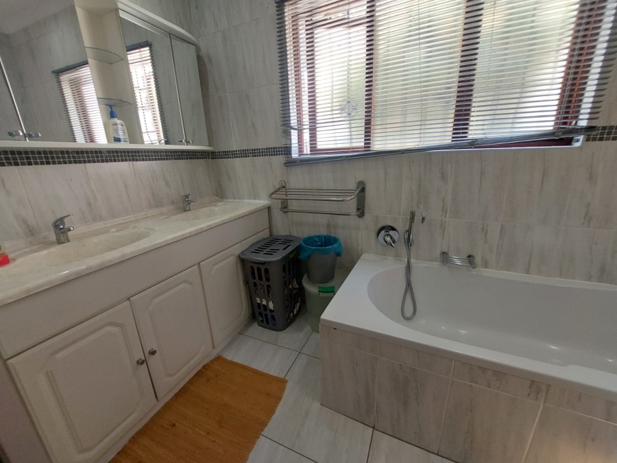 6 Bedroom Property for Sale in Northcliff Gauteng