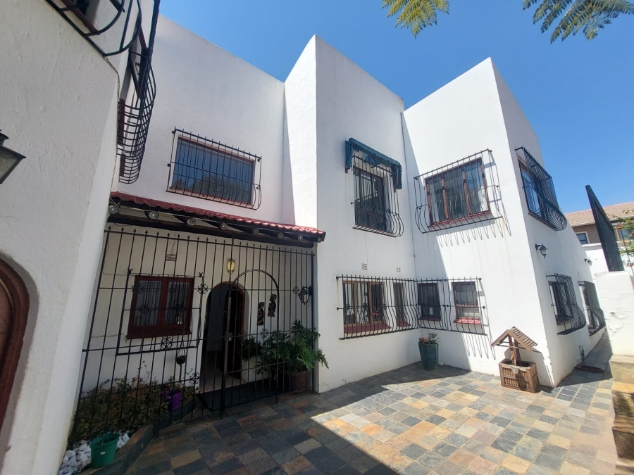 6 Bedroom Property for Sale in Northcliff Gauteng