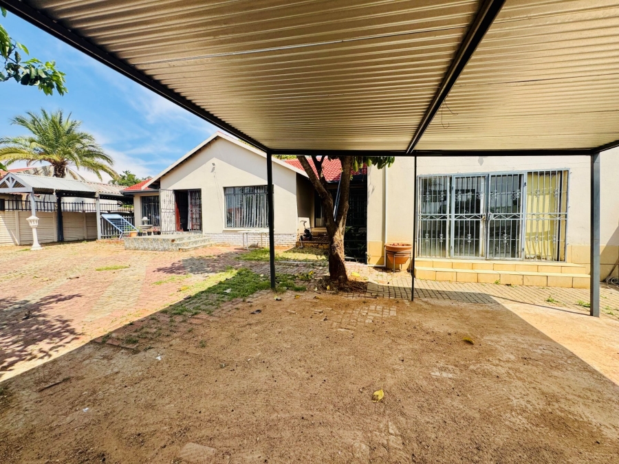 4 Bedroom Property for Sale in Montana Tuine Gauteng