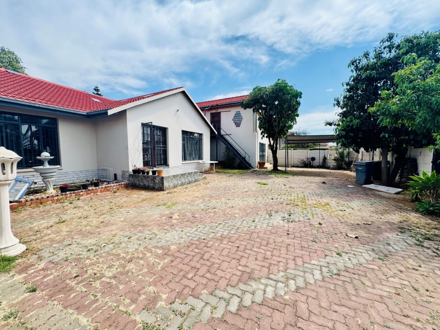 4 Bedroom Property for Sale in Montana Tuine Gauteng