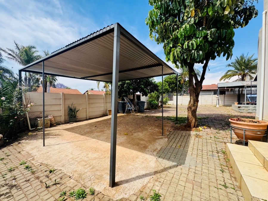4 Bedroom Property for Sale in Montana Tuine Gauteng