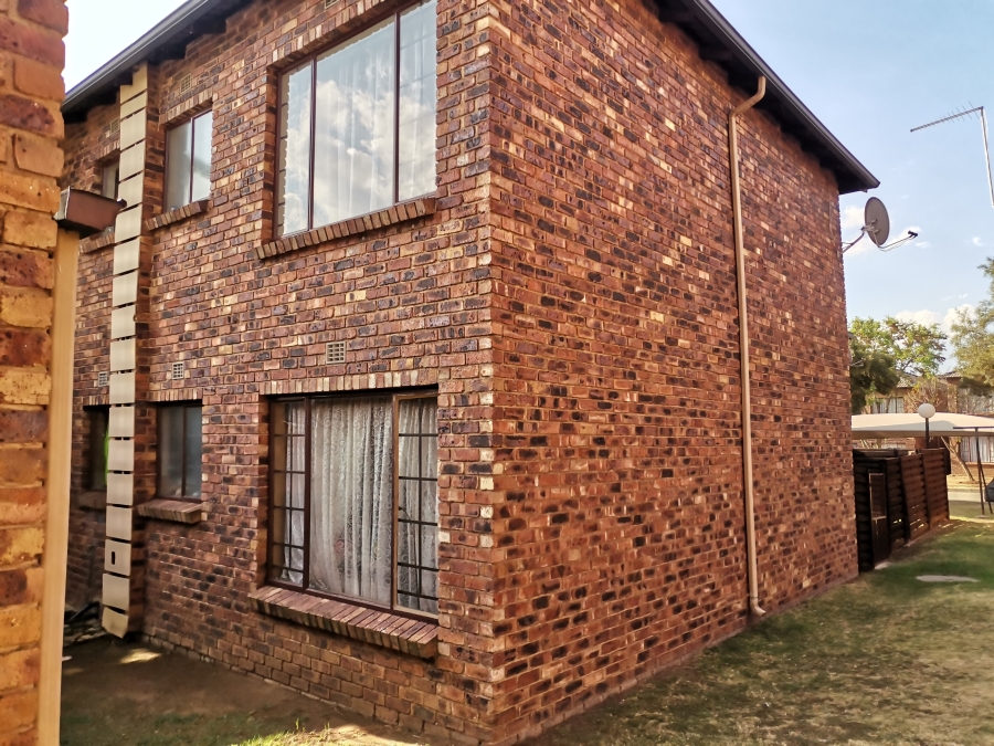 2 Bedroom Property for Sale in Sonneveld Gauteng