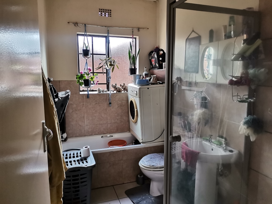 2 Bedroom Property for Sale in Sonneveld Gauteng