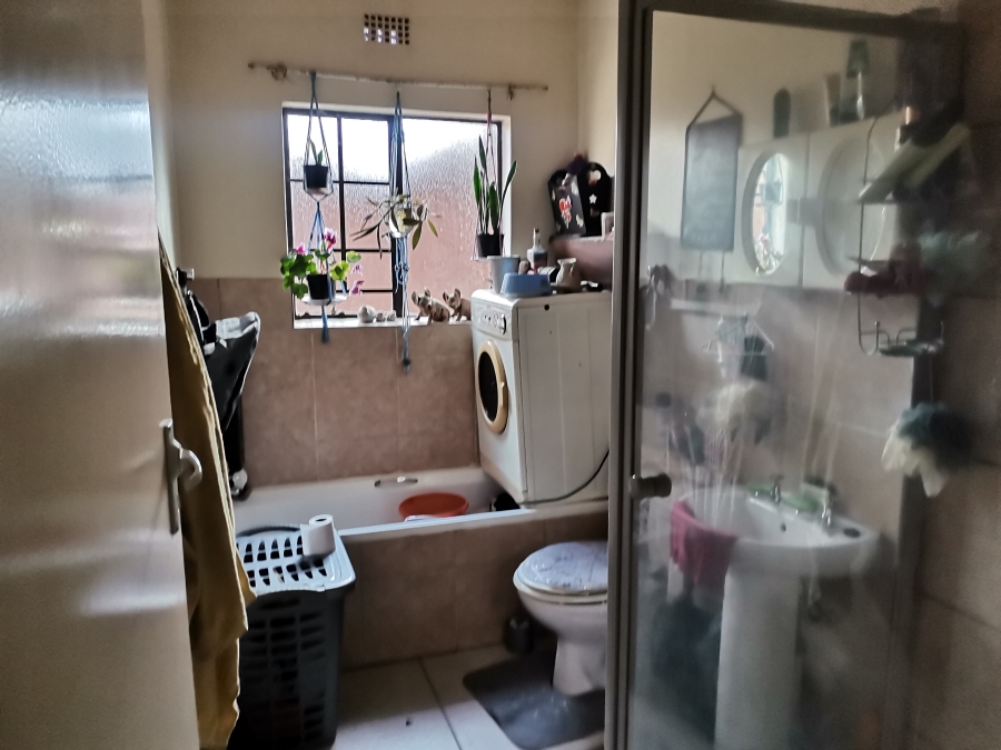 2 Bedroom Property for Sale in Sonneveld Gauteng