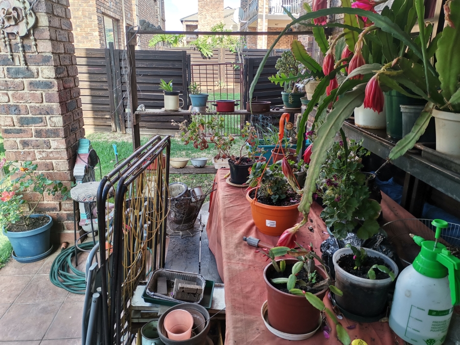 2 Bedroom Property for Sale in Sonneveld Gauteng