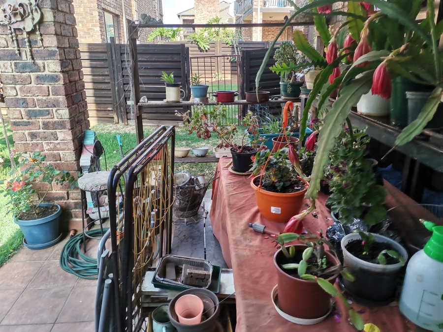 2 Bedroom Property for Sale in Sonneveld Gauteng