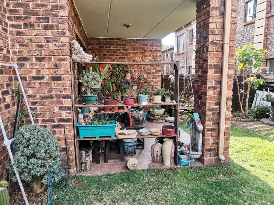 2 Bedroom Property for Sale in Sonneveld Gauteng