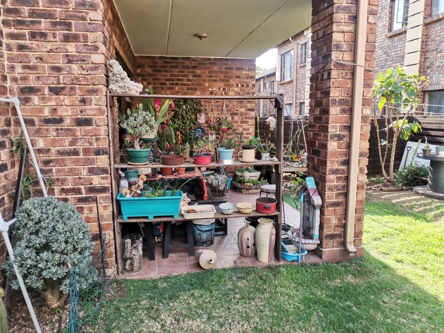 2 Bedroom Property for Sale in Sonneveld Gauteng