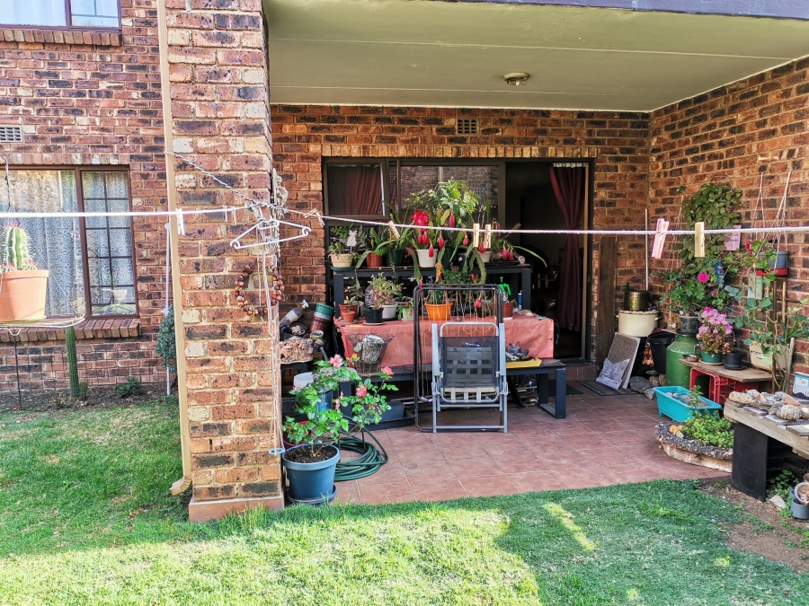 2 Bedroom Property for Sale in Sonneveld Gauteng