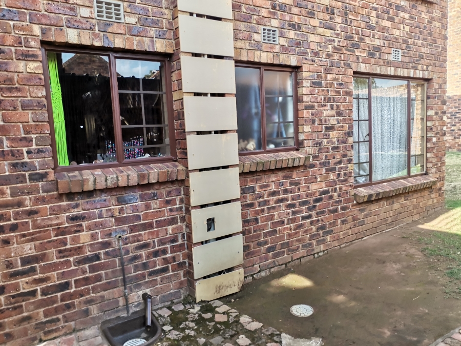 2 Bedroom Property for Sale in Sonneveld Gauteng