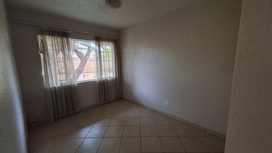 To Let 2 Bedroom Property for Rent in Kenleaf Gauteng