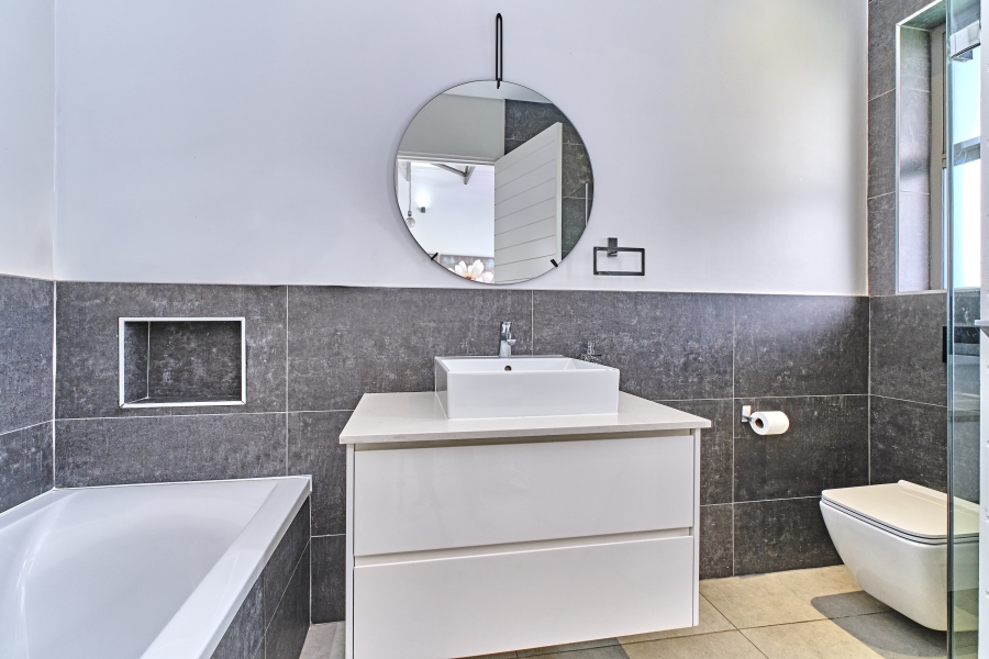 To Let 4 Bedroom Property for Rent in Waterfall Country Estate Gauteng