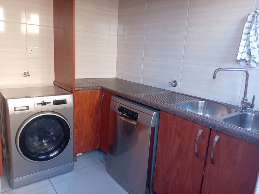 To Let 3 Bedroom Property for Rent in Sonneveld Gauteng