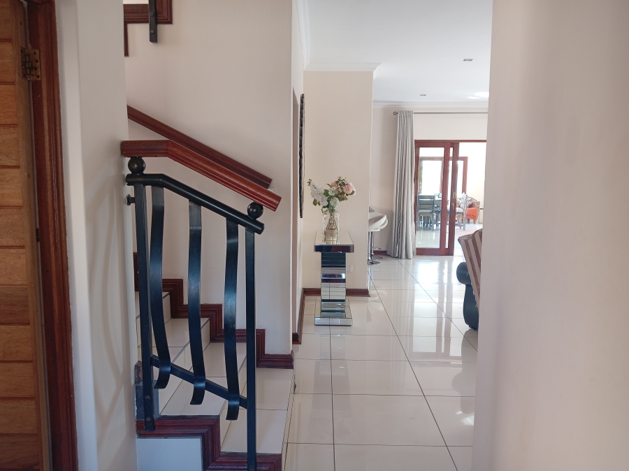 To Let 3 Bedroom Property for Rent in Sonneveld Gauteng