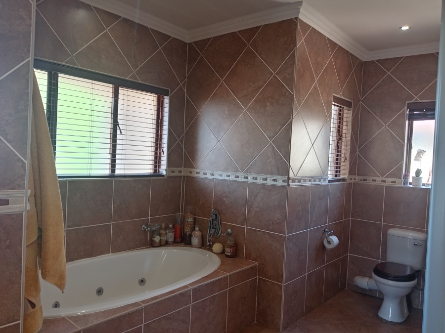 To Let 3 Bedroom Property for Rent in Sonneveld Gauteng