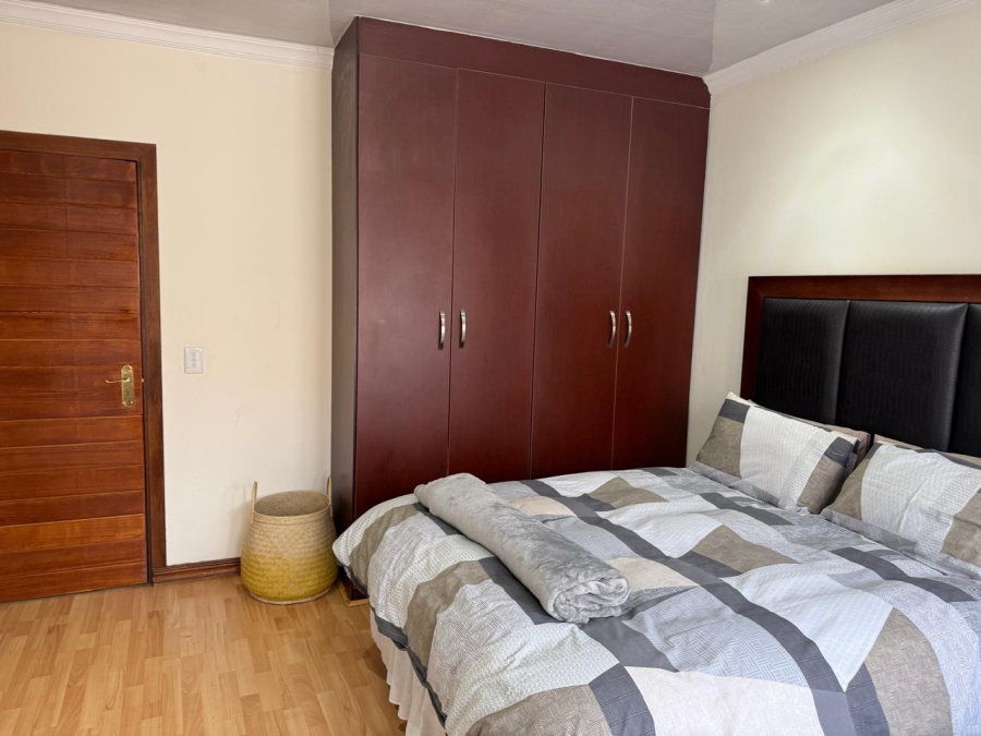 To Let 4 Bedroom Property for Rent in Sonneveld Gauteng