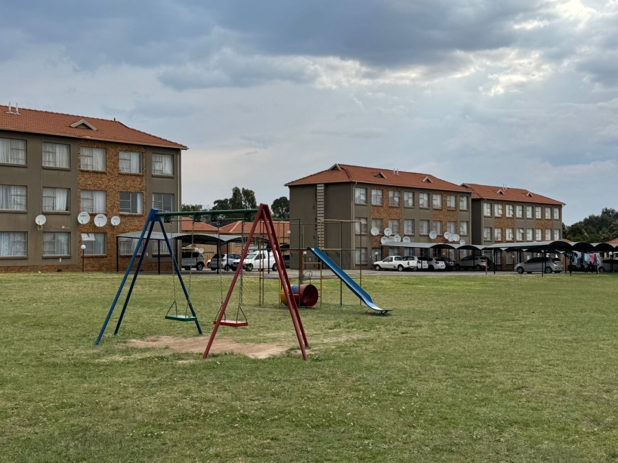 2 Bedroom Property for Sale in Greenhills Gauteng