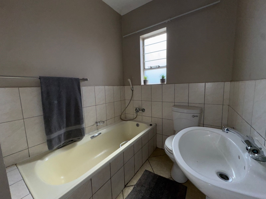2 Bedroom Property for Sale in Greenhills Gauteng