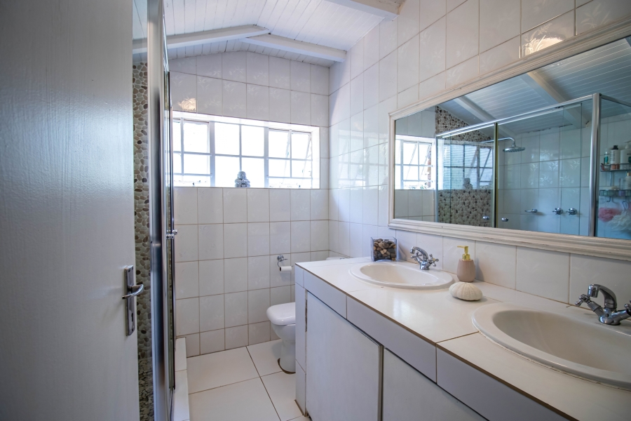 3 Bedroom Property for Sale in Glen Austin Gauteng