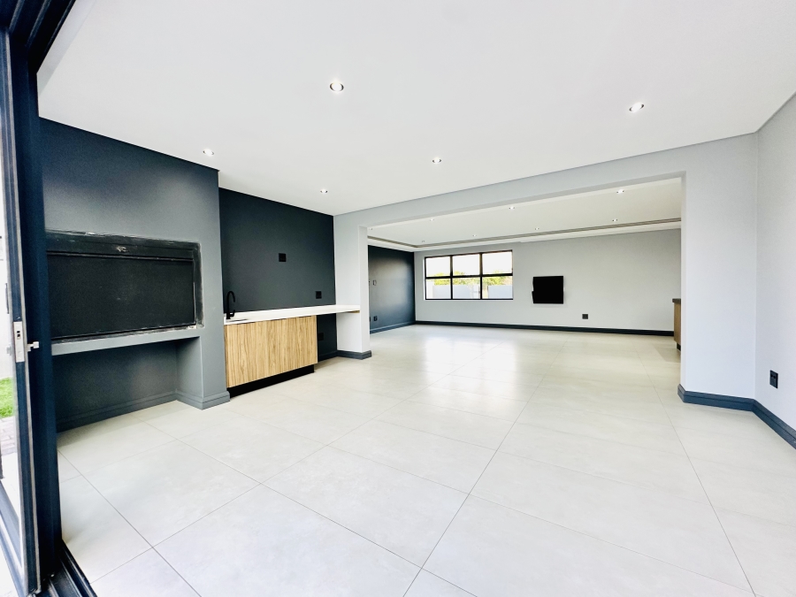 4 Bedroom Property for Sale in Midstream Heights Gauteng