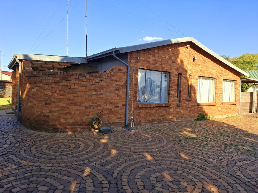 4 Bedroom Property for Sale in Dal Fouche Gauteng