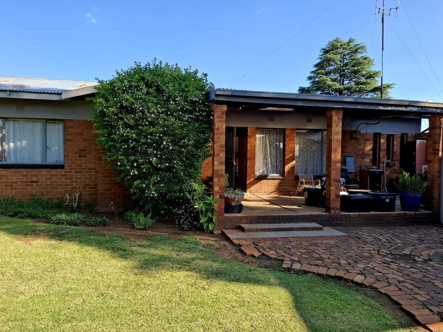 4 Bedroom Property for Sale in Dal Fouche Gauteng