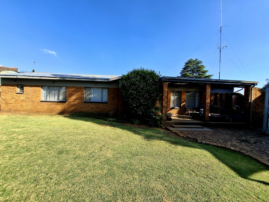 4 Bedroom Property for Sale in Dal Fouche Gauteng