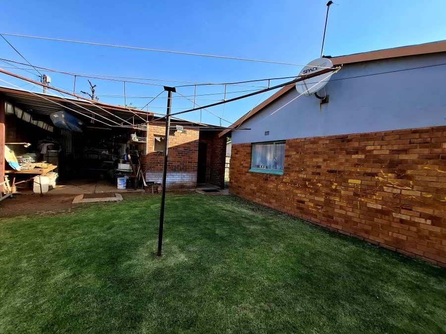 4 Bedroom Property for Sale in Dal Fouche Gauteng