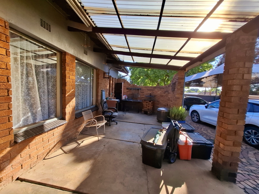 4 Bedroom Property for Sale in Dal Fouche Gauteng