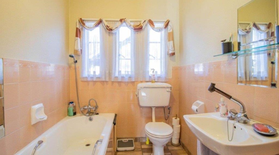 5 Bedroom Property for Sale in Marais Steyn Park Gauteng