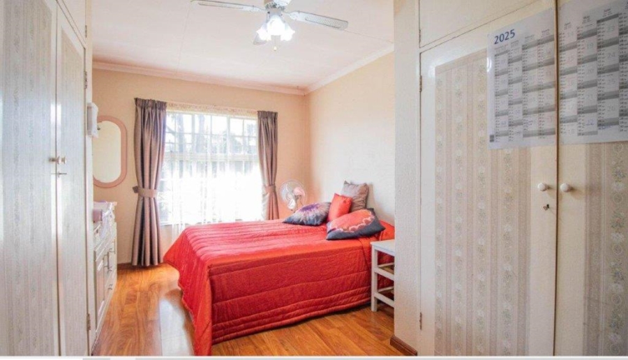 5 Bedroom Property for Sale in Marais Steyn Park Gauteng