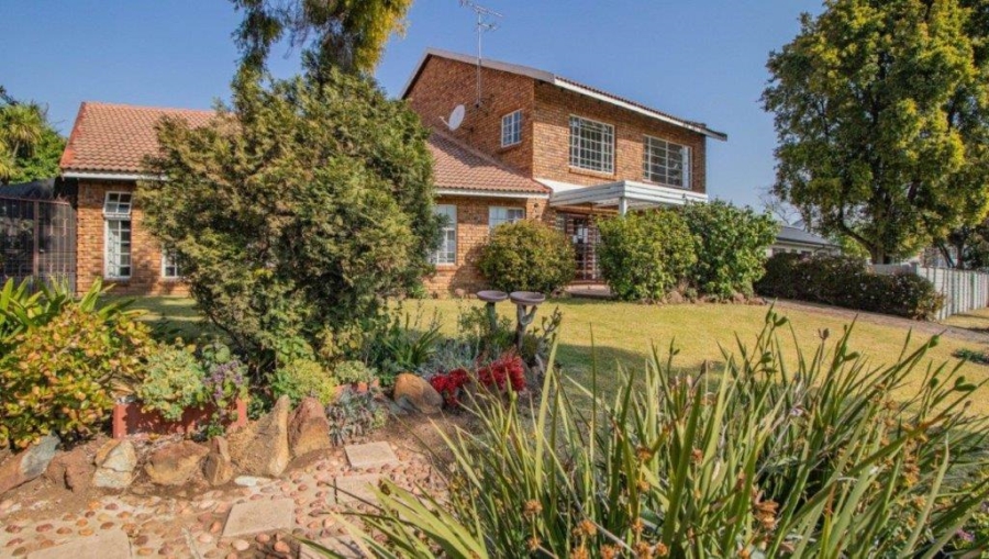 5 Bedroom Property for Sale in Marais Steyn Park Gauteng