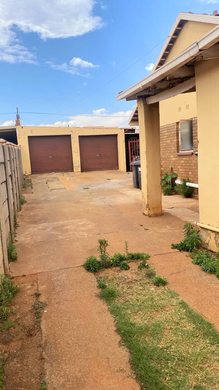 4 Bedroom Property for Sale in Witpoortjie Gauteng