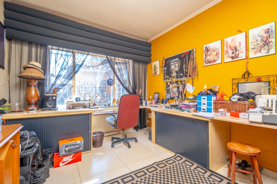 6 Bedroom Property for Sale in Cresta Gauteng