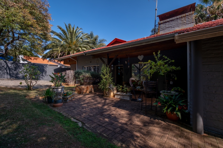 6 Bedroom Property for Sale in Cresta Gauteng