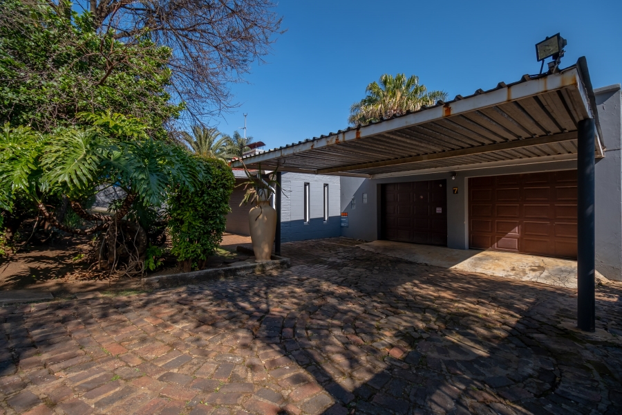 6 Bedroom Property for Sale in Cresta Gauteng