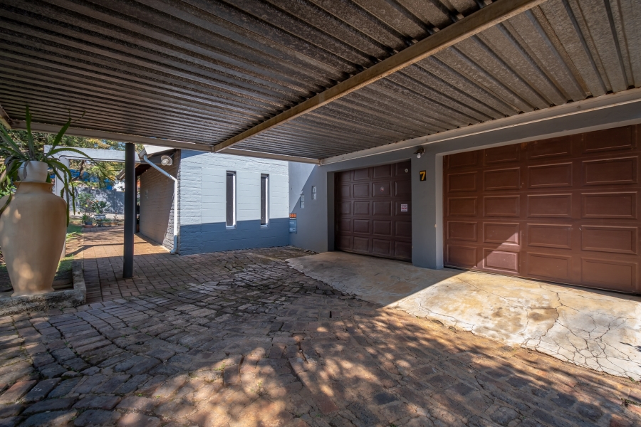 6 Bedroom Property for Sale in Cresta Gauteng