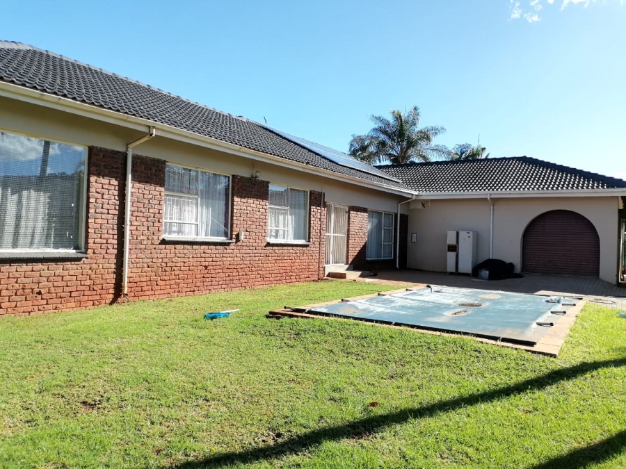4 Bedroom Property for Sale in Theresa Park Gauteng