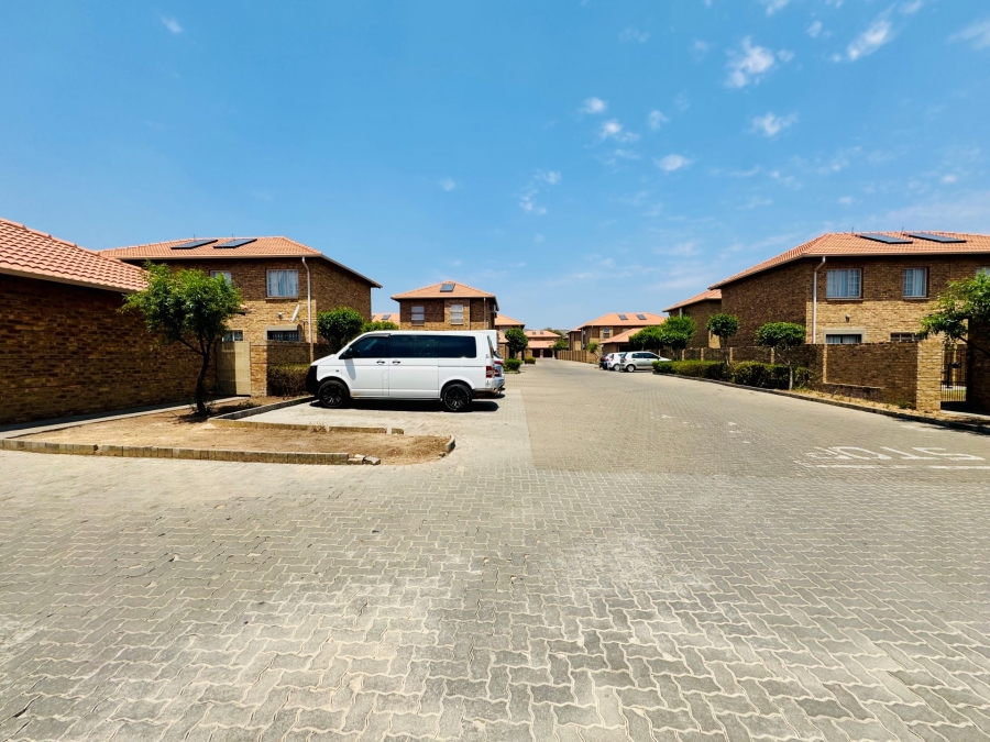 3 Bedroom Property for Sale in Annlin Gauteng