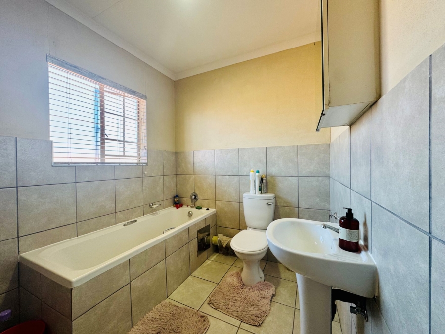 3 Bedroom Property for Sale in Annlin Gauteng