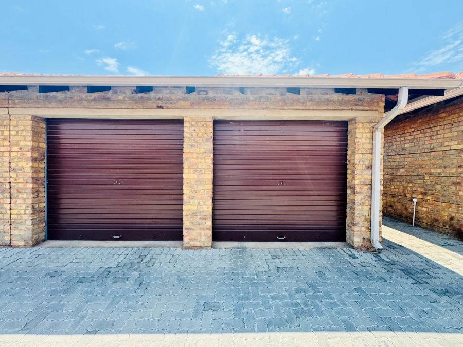 3 Bedroom Property for Sale in Annlin Gauteng