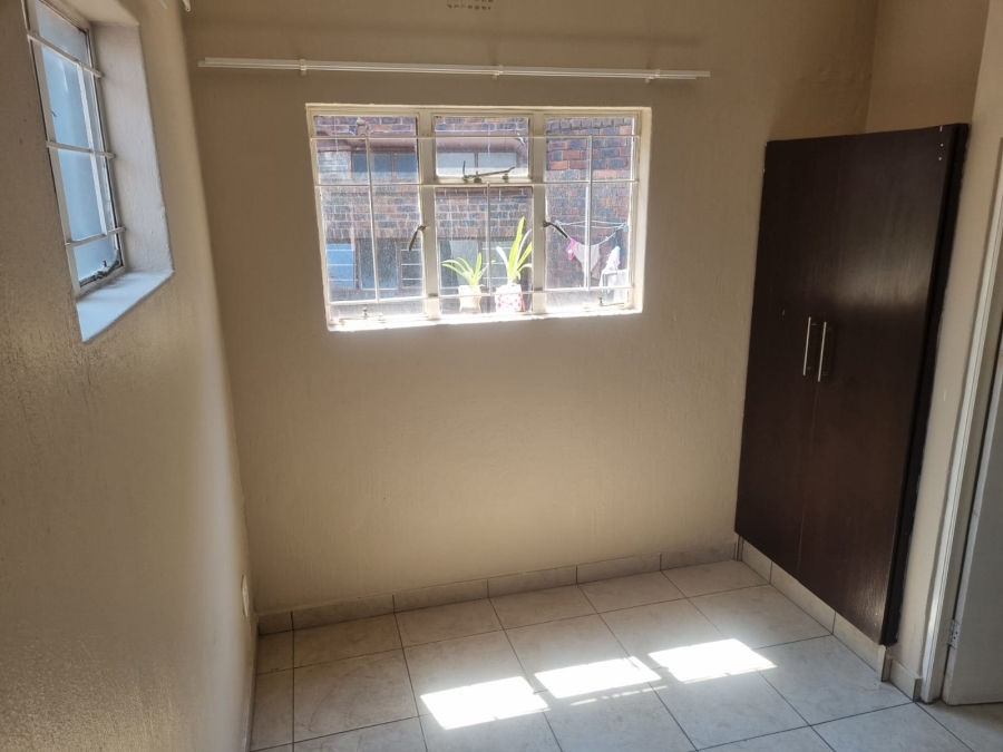 1 Bedroom Property for Sale in Bramley Park Gauteng