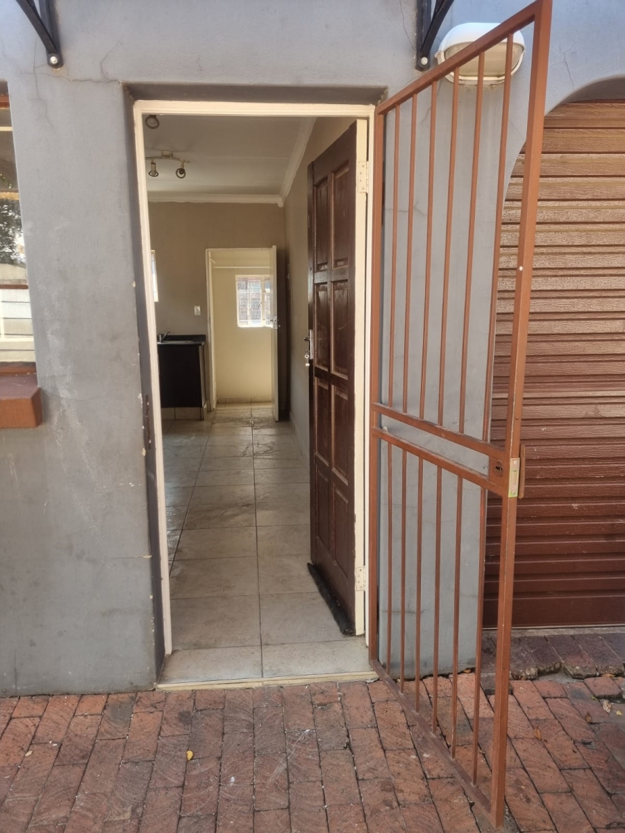 1 Bedroom Property for Sale in Bramley Park Gauteng