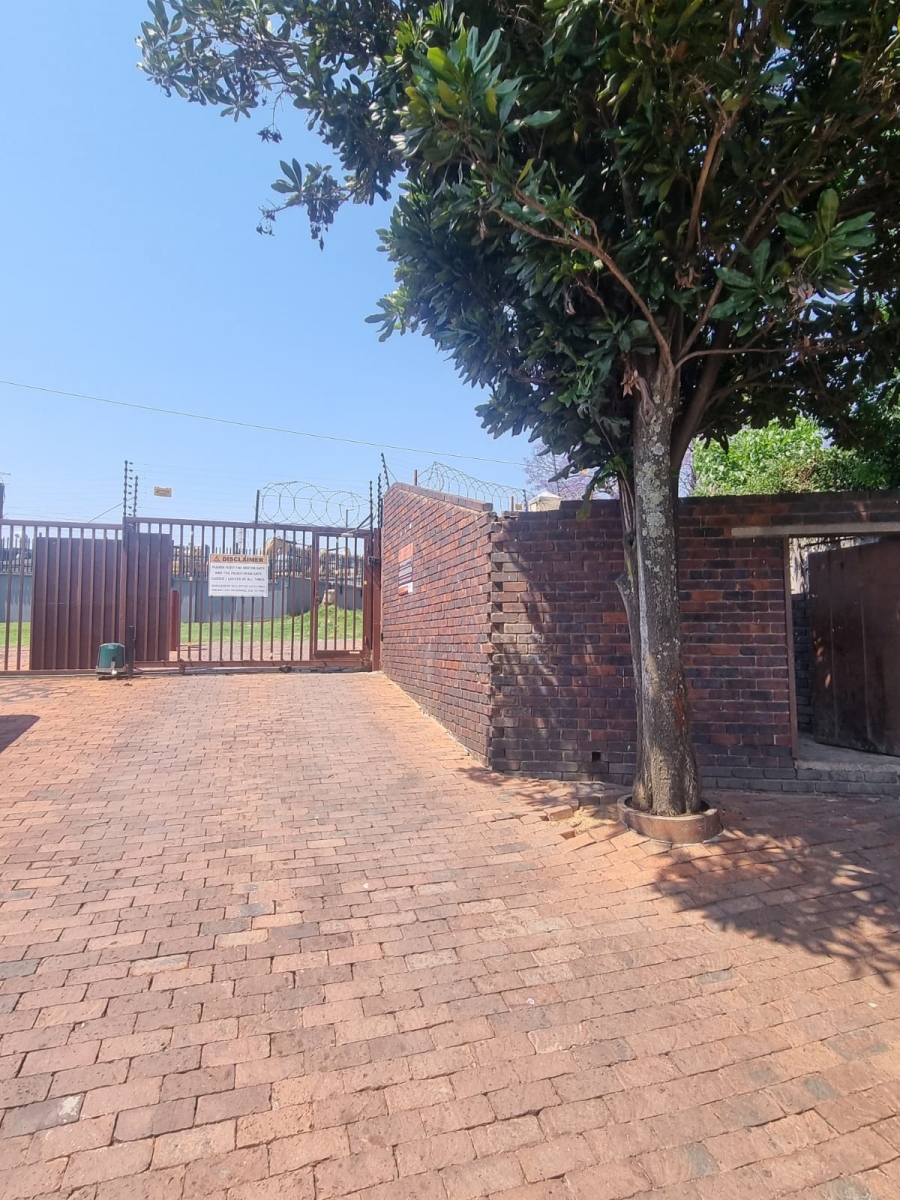 1 Bedroom Property for Sale in Bramley Park Gauteng