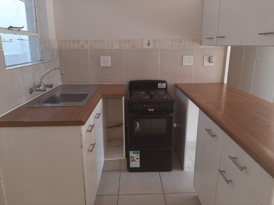 To Let 1 Bedroom Property for Rent in Corlett Gardens Gauteng