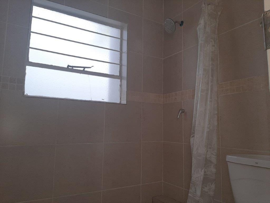 To Let 1 Bedroom Property for Rent in Corlett Gardens Gauteng