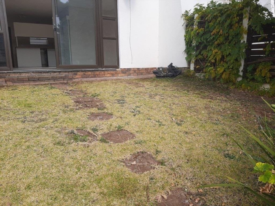 To Let 1 Bedroom Property for Rent in Corlett Gardens Gauteng