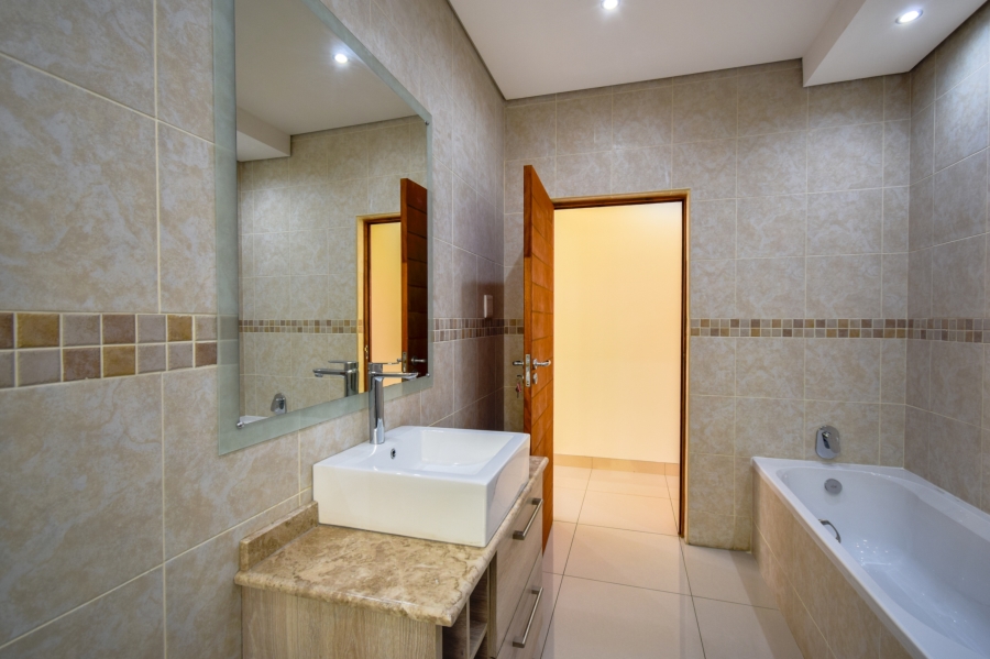 4 Bedroom Property for Sale in Blue Valley Golf Estate Gauteng