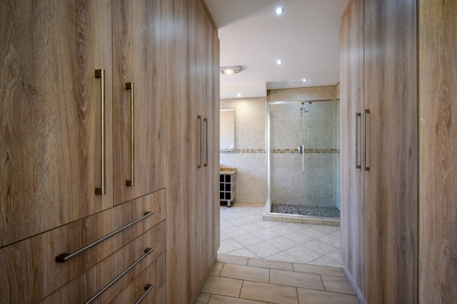 4 Bedroom Property for Sale in Blue Valley Golf Estate Gauteng